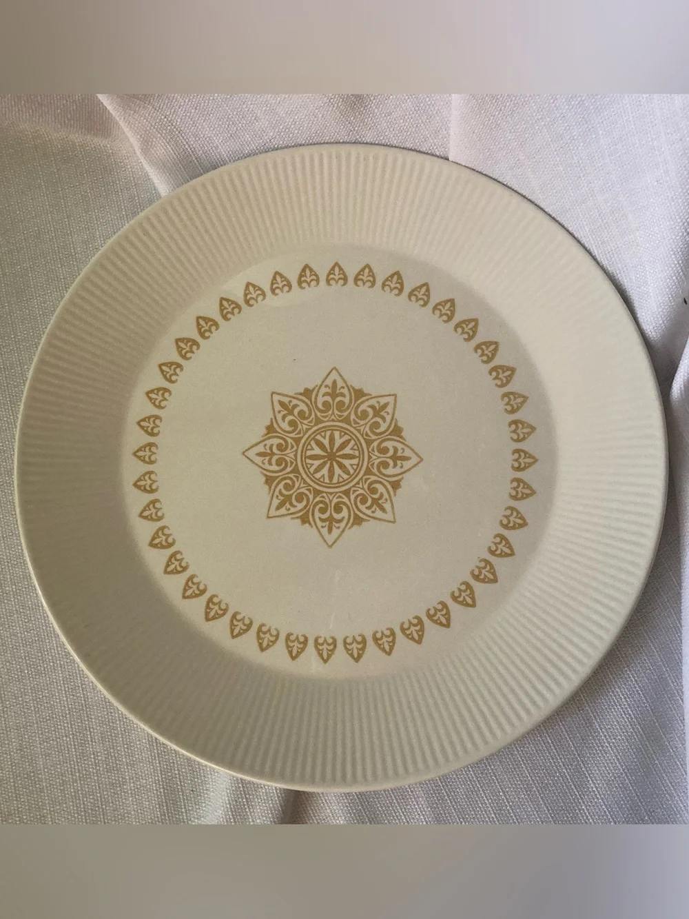 Vintage MCM Sheffield Serenade Yellow/Gold Medallion Ribbed Chop Plate!